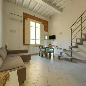calimaruzza-apartments.it-tuscanyhotel.com/